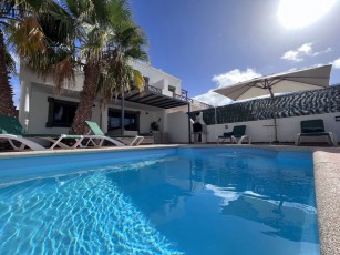 Ariana – Playa Blanca with Private Pool and BBQ