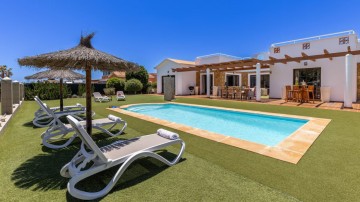 Substantial Villa sleeping 6 With Private Pool and Gardens On Golf Course